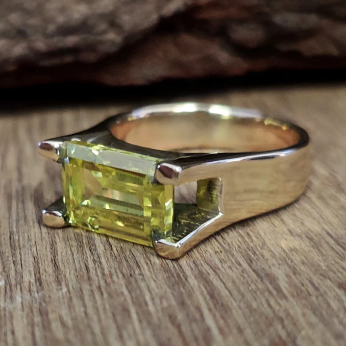 Verdant Radiance – The Green Tourmaline Ring | Quotidian Opulence Collection