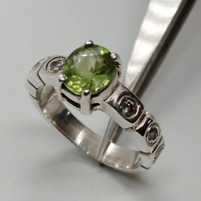 Verdant Splendor – Green Tourmaline Ring | Quotidian Opulence Collection