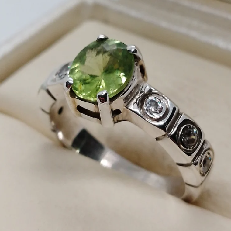 Verdant Splendor – Green Tourmaline Ring | Quotidian Opulence Collection