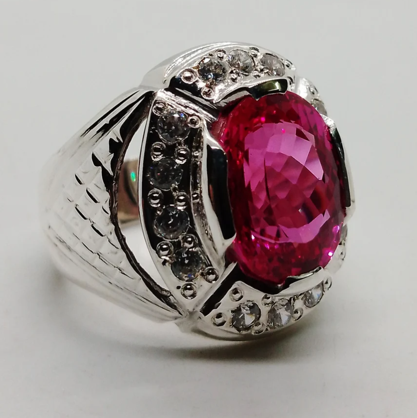 Crimson Majesty – The Oval-Cut Ruby Ring | Sovereign Splendor | Forbidden Collection