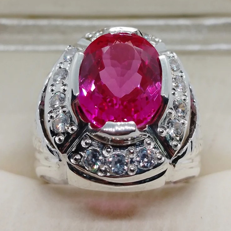 Crimson Majesty – The Oval-Cut Ruby Ring | Sovereign Splendor | Forbidden Collection