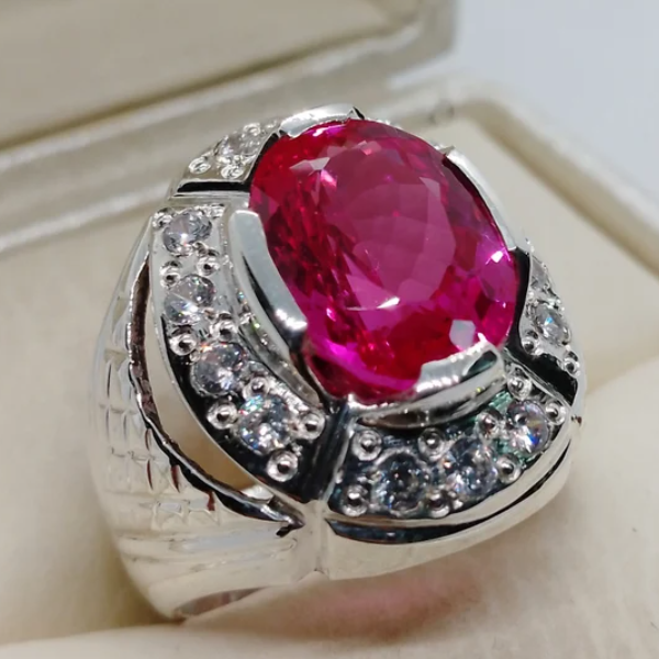 Crimson Majesty – The Oval-Cut Ruby Ring | Sovereign Splendor | Forbidden Collection