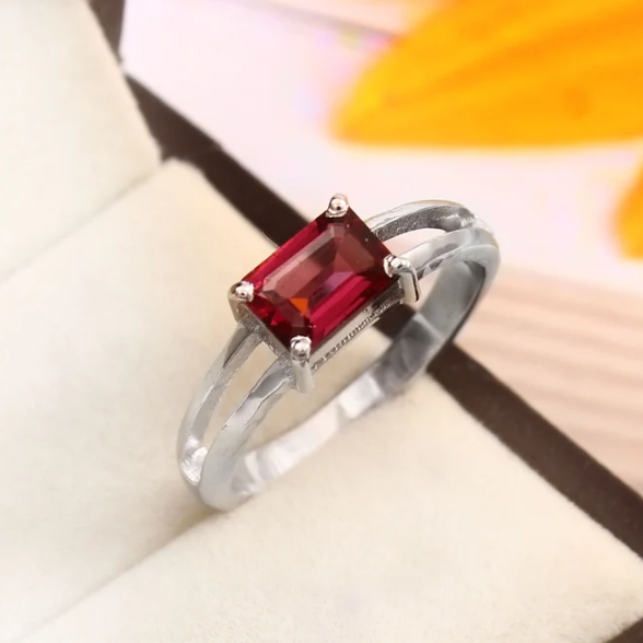 Ember – Garnet Ring | Dust Sparkle Vol. 1 Collection
