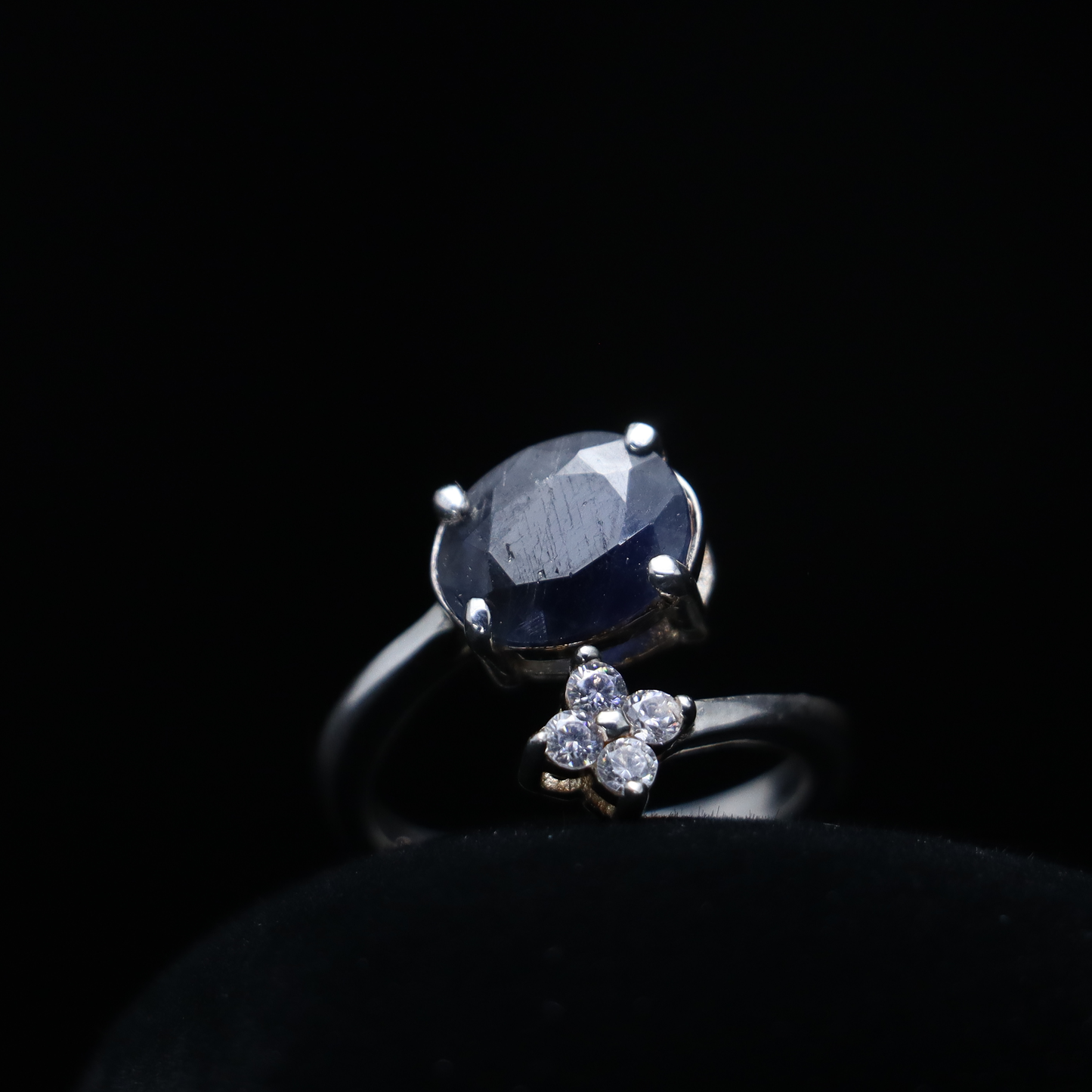 Celestial Harmony – Blue Sapphire and Amethyst Oval Silver Ring | Sovereign Splendor | Forbidden Collection