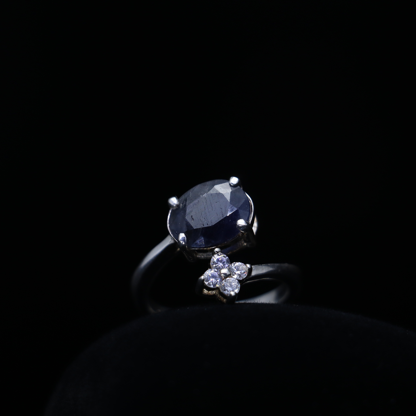Celestial Harmony – Blue Sapphire and Amethyst Oval Silver Ring | Sovereign Splendor | Forbidden Collection