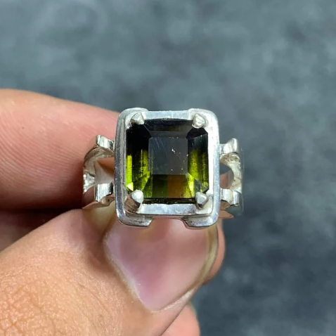 Green Sapphire, Rec shape, sterling Silver Ring