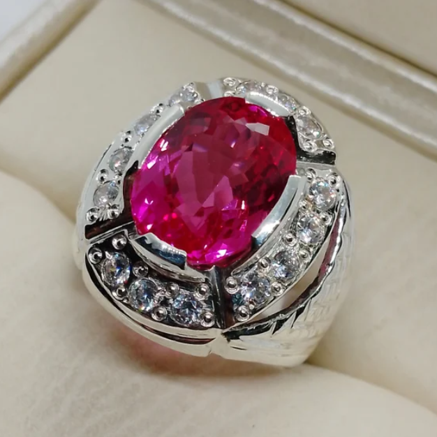 Crimson Majesty – The Oval-Cut Ruby Ring | Sovereign Splendor | Forbidden Collection