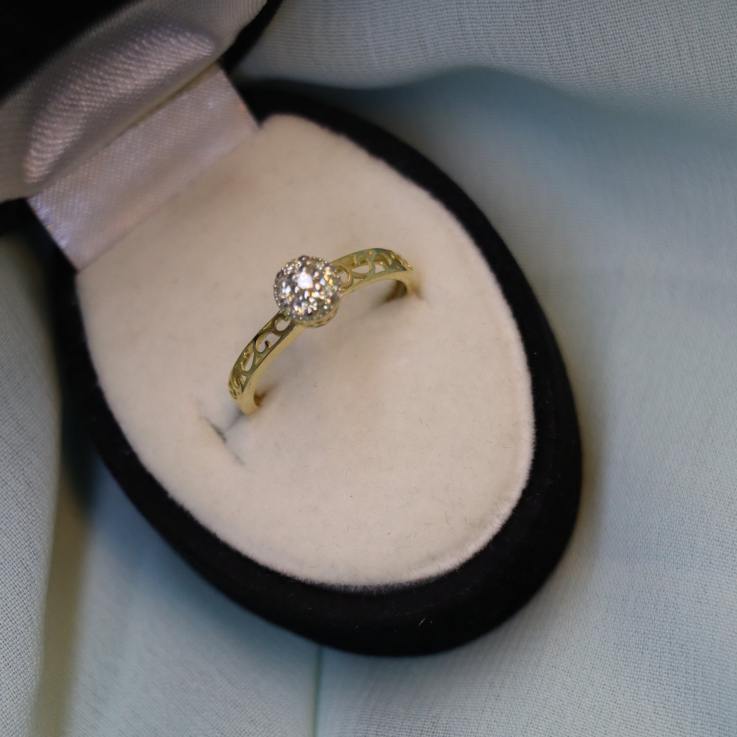 Eternal Glow – Moissanite Diamond Circle-Shaped Gold Ring | Quotidian Opulence Collection