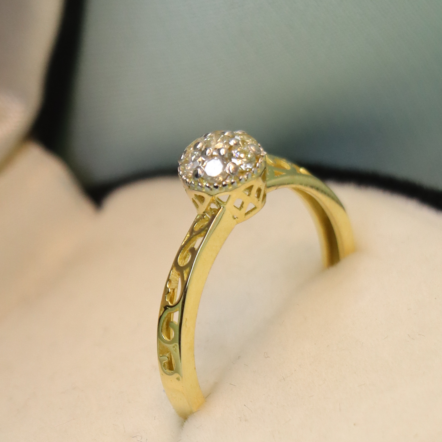 Eternal Glow – Moissanite Diamond Circle-Shaped Gold Ring | Quotidian Opulence Collection