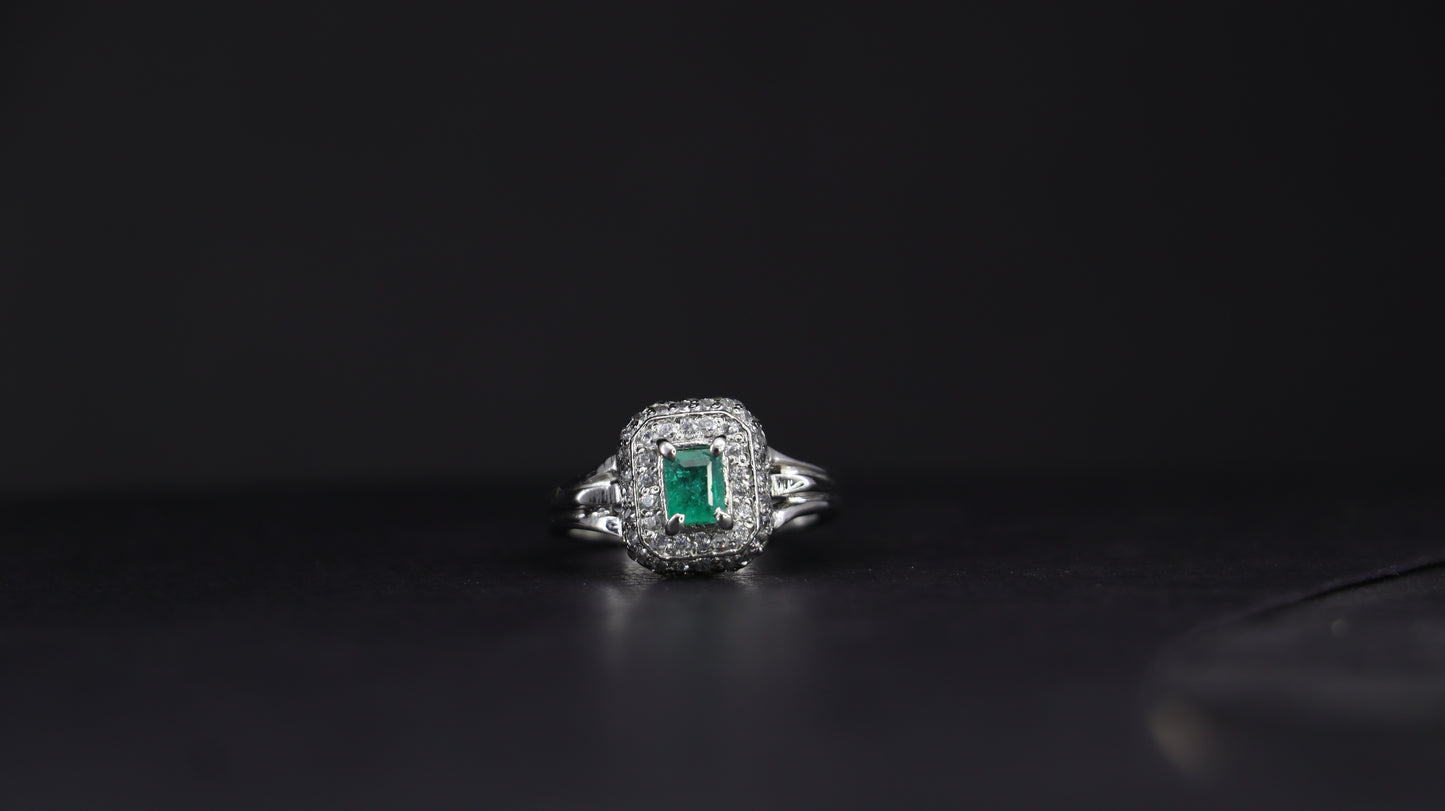 Emerald Majesty – The Opulent Bloom Ring | Quotidian Opulence Collection